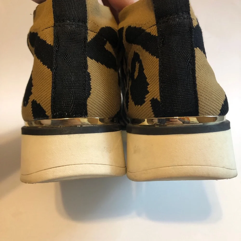 Sz 9 Louise et Cie Leopard Print Lo Breyson Sock Sneaker